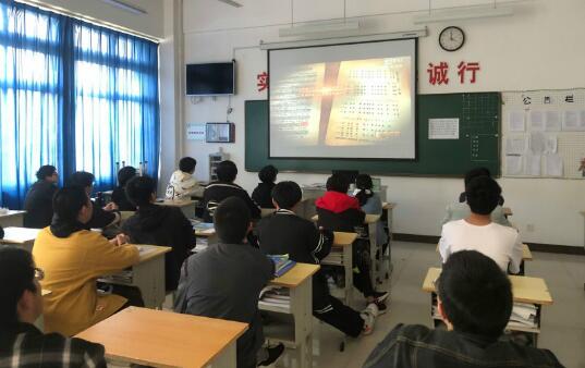 江苏省常州技师学院组织师生观看《常州三杰》纪录片 
